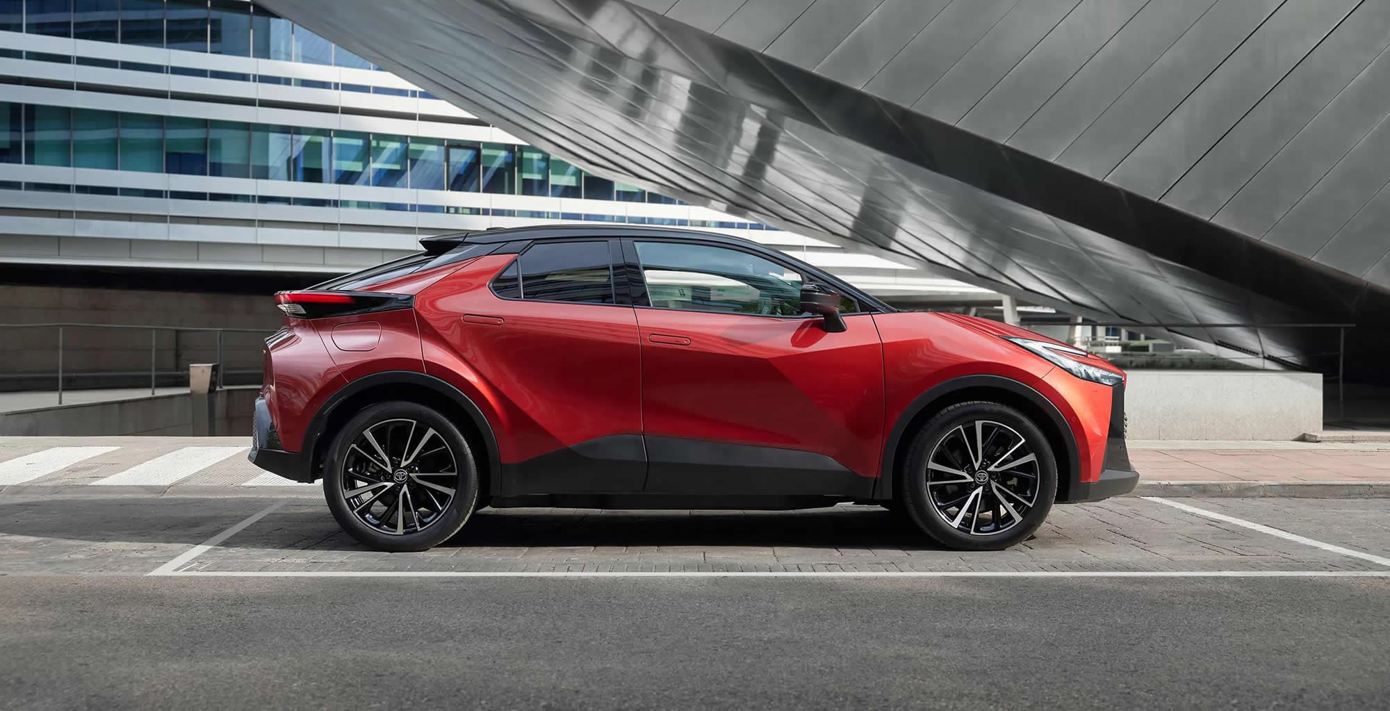 Toyota C-HR Hybrid İncelemesi: Ne Kadar Yakar, Alınır mı?